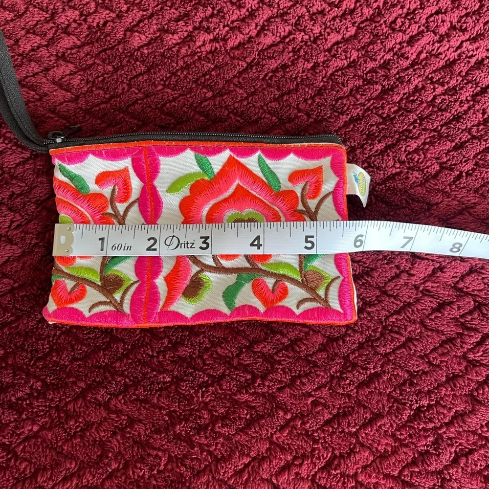 🌺 Embroidered Pouch - Picture 6 of 7